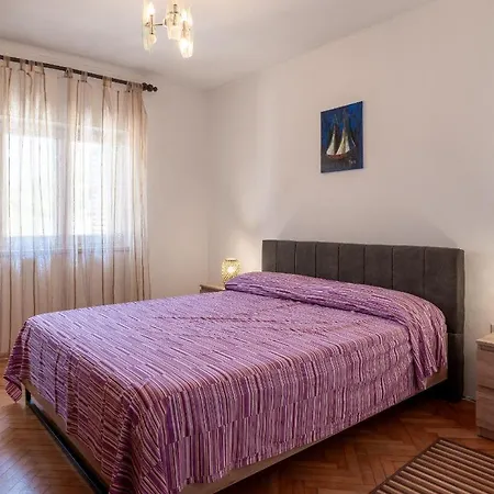 Sara - Families Only Apartman Pag Town